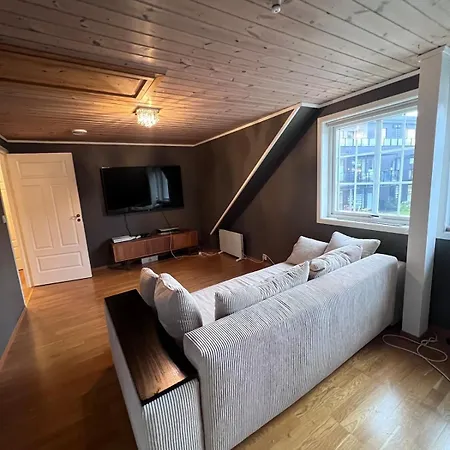 Casa de Férias Large House With Garage, Bar, Gym, Summer Living *