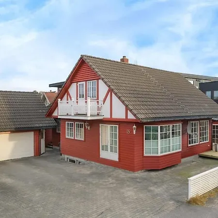 Large House With Garage, Bar, Gym, Summer Living