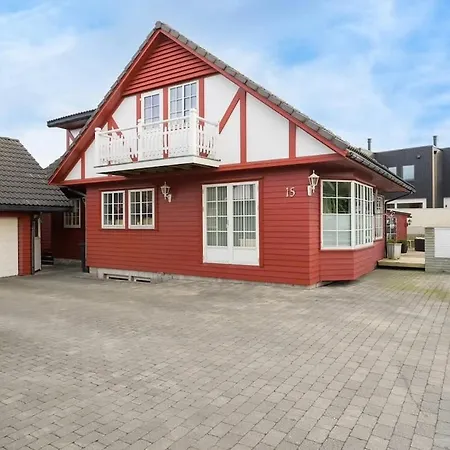 Casa de Férias Large House With Garage, Bar, Gym, Summer Living